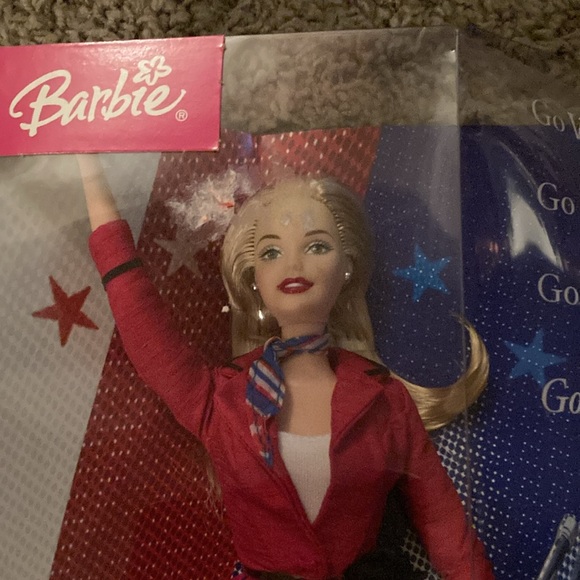 New Barbie for President 2004 in Red Suit new - Picture 2 of 3